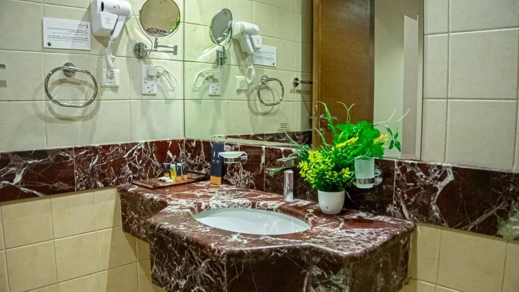 Rabwat Al Safwah Golden Hotel — 4